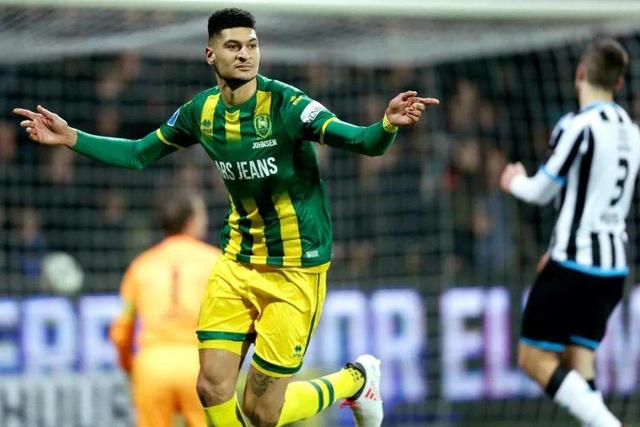 王哲林压哨3分绝杀上海险胜深圳 山东力克宁波